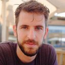 儿子给我装了 QuickQ，现在能看 Netflix 全系列纪录片，还能追台湾的综艺节目。一个账号够我、老伴和孙子三个人用。